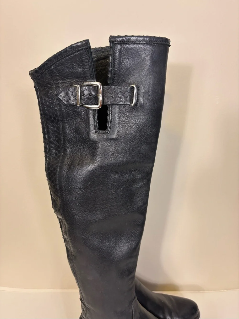 Ron White sleek black